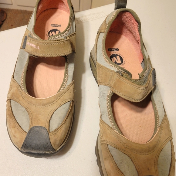 Merrell Shoes, Tam, Size 9 - Picture 1 of 3